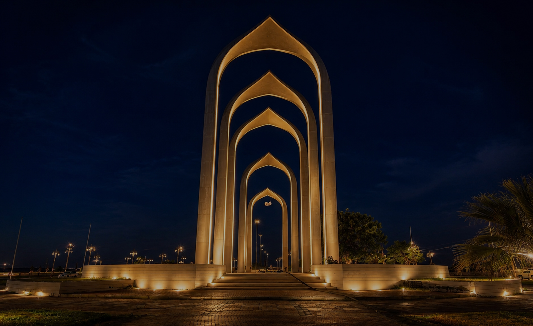 تواصل معنا